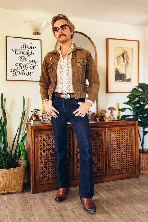 Vintage 70s Rock n Roll Look 70s Western Fashion, Western Outfits Mens, Retro Outfits Men, Americana Fashion Men, 70s Fashion Men, 70s Mens Fashion, 70s Rock And Roll, Denim Outfit Men, Boots Outfit Men