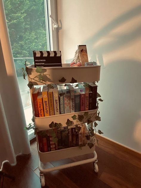 Book Shelf Cart, Book Cart Idea, Storage Cart Ideas Bedroom, Book Cart Idea Aesthetic, Ikea Book Cart, Book Carts Ideas, Book Trolley Aesthetic, Ikea Cart Aesthetic, Ikea Cart Organization