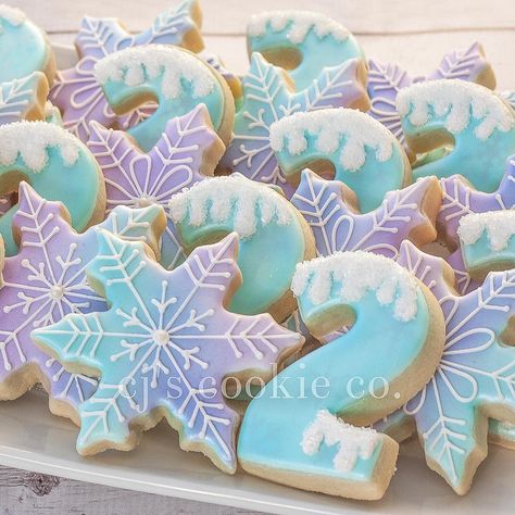 Frozen Elsa Cookies, Frozen 4th Birthday Party, Frozen Cookies Disney, Birthday Foods, Frozen 3rd Birthday, Frozen Birthday Party Cake, Elsa Party, Elsa Birthday Party, Frozen Bday Party