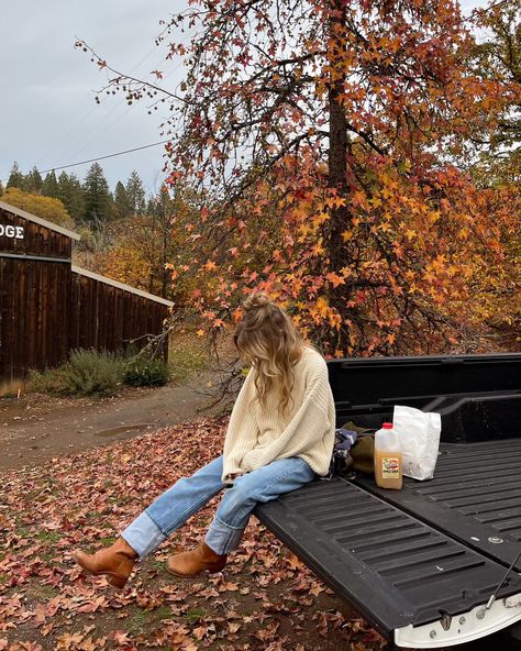 cue the sound of crunching leaves & the smell of apple pie 🤍🥧 Fall Mood Board, Fall Inspo, Season Of The Witch, Fall Photoshoot, Fall Feels, Fall Is Here, Best Seasons, Fall Pictures, Fall Aesthetic