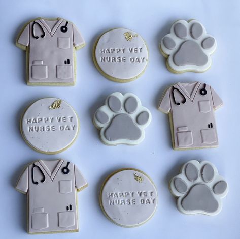 Vet Tech Graduation Party Ideas, Vet School Graduation Party Ideas, Grad Dinner, Vet Graduation, Veterinarian Graduation, Vet Tech School, Vet Tech Student, Med Vet, Veterinary School