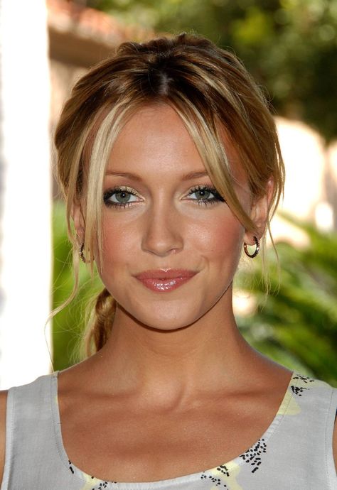 Katie Cassidy Photo Kate Cassidy, Emmanuelle Vaugier, Celebrity Makeup Looks, Katie Cassidy, Wedding Winter, David Cassidy, Best Beauty Tips, Beauty Advice, Celebrity Makeup