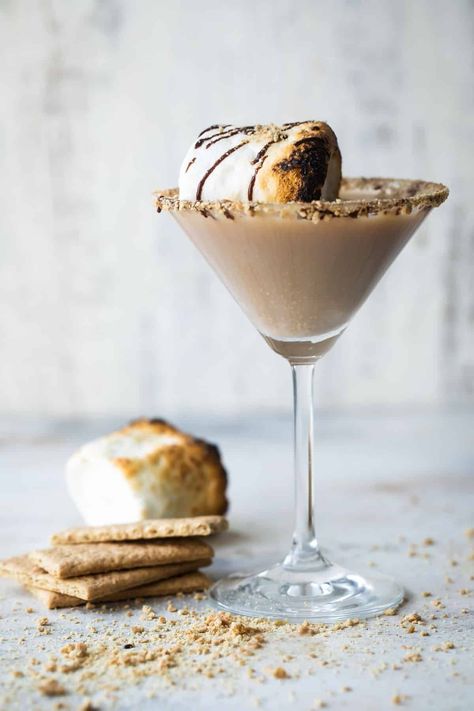 S’more Martini, S’mores Drink Recipe, S'mores Cocktail, S’more Cocktail, S’mores Espresso Martini, S’mores Cocktail Recipe, Smores Espresso Martini, S’mores Alcoholic Drinks, S’mores Martini Recipe