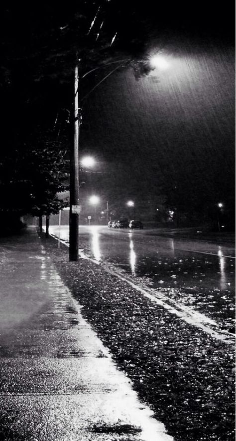 Aesthetic Wallpaper Black, Rainy Wallpaper, Rainy Street, Rain Pictures, Rainy City, Rain Photo, Rain Wallpapers, Dark Street, Iphone Wallpaper Sky