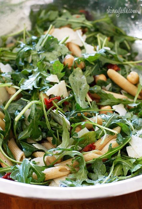 Salad With Spinach, Arugula Pasta, Summer Pasta Salad, Main Dish Salads, Skinny Taste Recipes, Arugula Salad, Sun Dried Tomatoes, Garbanzo Beans, Dried Tomatoes