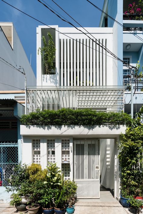 Giabinh.House / AD9 Architects Flat House Design, Townhouse Renovation, Flat House, Narrow House Designs, Compact House, Tropical Architecture, Townhouse Designs, Narrow House, Minimal House Design