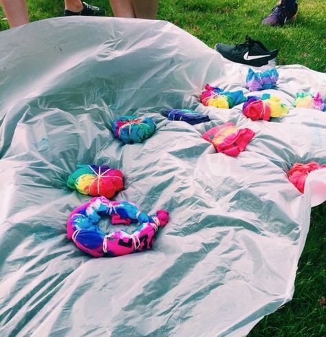 Tie And Dye Aesthetic, Tie Dye Shirts Aesthetic, Tie Dye With Friends, Tie Dye Astethic, Friends Hanging Out Aesthetic Beach, Vsco Pictures, Summer Plans, Summer Goals, Summer Inspiration