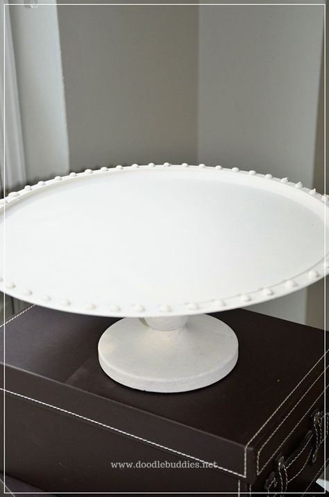 Diy Cake Stand Dollar Store, Diy Dessert Stand, Dollar Tree Plates, Pizza Display, Diy Buffet, Diy Cake Stand, Cute Pizza, Diy Pizza, Pizza Pans