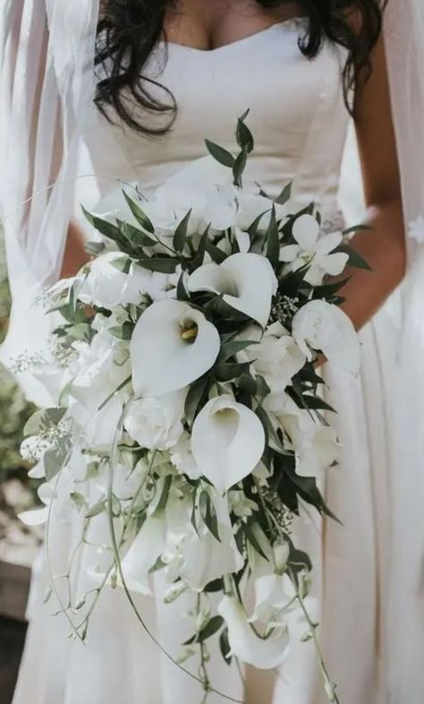 White And Greenery Wedding, Pretty Wedding Bouquet, Unique Wedding Bouquet, Greenery Wedding Bouquet, Spring Wedding Bouquets, Sunflower Wedding Bouquet, Cascading Wedding Bouquets, Red Bouquet Wedding, Summer Wedding Bouquets