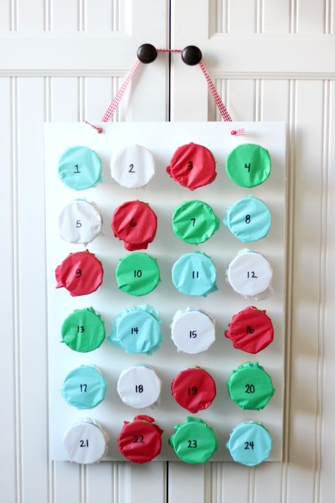 Kid Made Christmas Gifts, Make An Advent Calendar, Homemade Advent Calendars, Calendar Advent, Birthday Countdown, Advent Calenders, Kids Holiday Gifts, Advent Calendars For Kids, Diy Advent Calendar