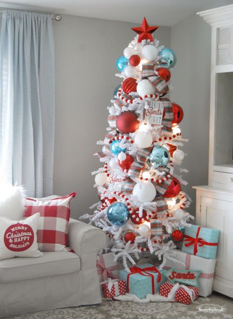 Christmas Tree 2017 Aqua Christmas, Christmas Tree Decorated, Teal Christmas, Turquoise Christmas, Ideas Navideñas, Holiday Inspo, Retro Christmas Tree, Tree Themes, Farmhouse Christmas Tree