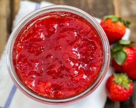 Strawberry Jam With Pectin, Jam With Pectin, Pectin Recipes, Homemade Raspberry Jam, Make Jam, Raspberry Jam Recipe, Jam Making, Canned Strawberries, Strawberry Jam Recipe