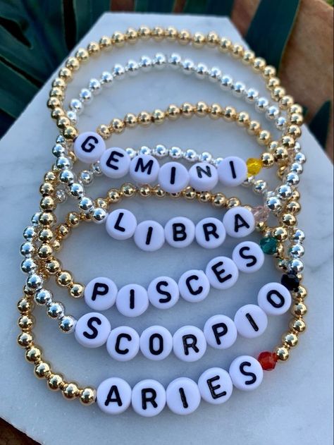 Letter Bracelet Beads, Diy Rhinestone Earrings, Crystal Bracelets Diy, Pulseras Ideas, Letter Bead Bracelets, Nail Business, Preppy Bracelets, Zodiac Bracelet, Des Moines Iowa