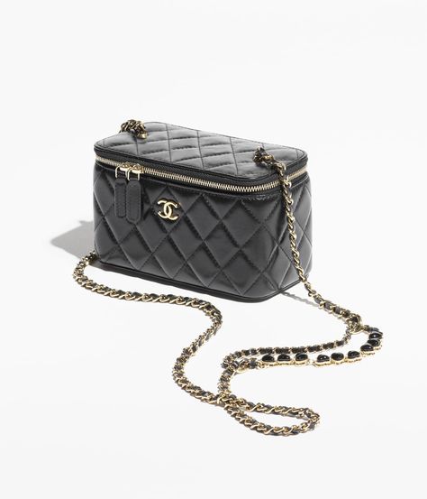 Chanel Clutch With Chain, Moda Chanel, Chanel Clutch, Chanel Watch, Mode Chanel, Chanel Store, Jewelry Advice, Eyewear Shop, Fashion Chanel