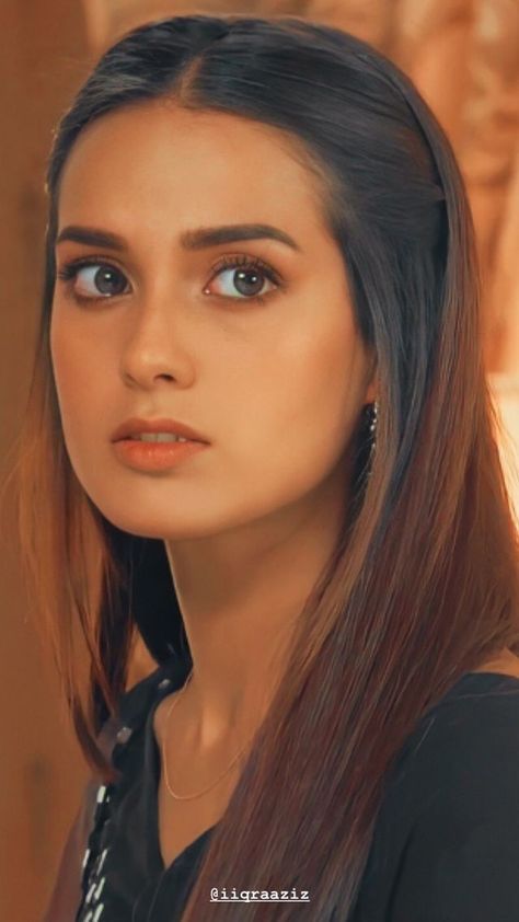 Pakistani Makeup Looks, Pakistani Frocks, Pakistani Makeup, Pakistani People, Actress Pictures, Pakistani Women, Iqra Aziz, Pakistani Wedding Outfits, Ayeza Khan