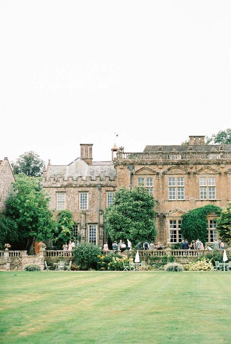 Lisa and Chris' Neutral Outdoor Wedding by Emma Pilkington Photography | Wedding Sparrow English Country Weddings, Garden Baby Showers, Wedding Venues Uk, Wild Garden, Wedding Sparrow, English Manor, English Wedding, Art Wedding Photography, Fine Art Wedding Photography