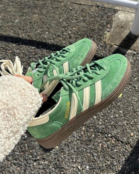 Seoul Supply Manila | ADIDAS HANDBALL SPEZIAL ‘PRELOVED GREEN/CREAM WHITE’ Available sizes 220, 225, 230, 235, 240, 245, 250, 255, 260, 265, 270, 275, 280, 285,… | Instagram Adidas Shoes Women Outfit Casual, Green Adidas Shoes, Adidas Gazelle Green, Dream Bored, Adidas Gazelle Women, Sneaker Trends, Gazelle Adidas, Sporty Chic Style, Adidas Handball Spezial