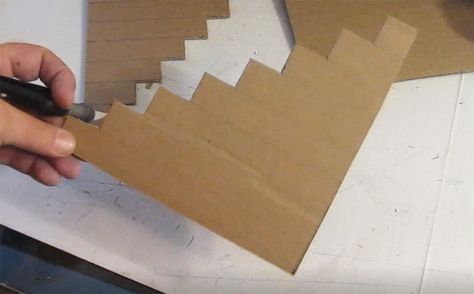 Diy Dollhouse Staircase, Dollhouse Stairs Diy, Cardboard Stairs, Cardboard Dollhouse Diy, Dollhouse Stairs, Dollhouse Staircase, How To Make Stairs, Paper Models House, Cardboard Dollhouse