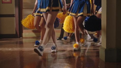 Cheryl Blossom And Veronica Lodge, Riverdale Cheerleader, Riverdale Aesthetic, New Scooby Doo, Riverdale Cheryl, Miguel Diaz, Veronica Lodge, Cheerleading Outfits, Cheryl Blossom