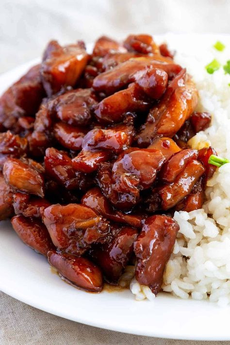 Relive the delicious memories of your favorite mall food court with this Copycat Mall Bourbon Chicken. Tender pieces of chicken are perfectly cooked and coated in a mouthwatering bourbon sauce that is both sweet and savory. This easy-to-make recipe captures the essence of the original, bringing the mall food court experience right to your kitchen. Mall Bourbon Chicken, Burbon Chicken, Bourbon Chicken Recipe, White Rice Recipes, One Pot Cooking, Mall Food Court, Bourbon Sauce, Bourbon Chicken, Chicken Skillet Recipes