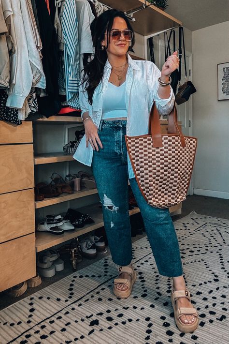 Cropped Jeans Outfit Spring, Midsize Spring Outfits 2024, Loose Cropped Jeans, Taryn Truly, Midsize Spring Outfits, Midsize Casual, Goal Outfits, Middle Aged Women Fashion, Outfit Midsize