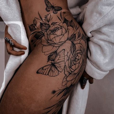 Lotus Flower Tattoo On Hip, Side Hip Flower Tattoo, Tatted Women Outfits, Garden Tattoo Thigh, Bum And Thigh Tattoo, Thigh And Side Tattoo For Women, Upper Thigh Quote Tattoo, Hip Wrap Tattoo, Thigh To Rib Tattoo