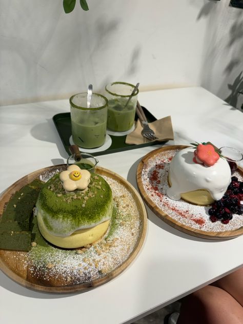 the cutest cafe in korea Cafe In Korea, Soufflé Pancakes, Korea Cafe, Korean Cafe, Aesthetic Foods, Pretty Desserts, Coquette Core, Food Doodles, Food Aesthetics