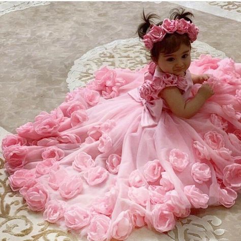 Frock Ideas, 1st Birthday Girl Dress, Girls Pageant Gowns, Birthday Frocks, Baptism Dresses, Baby Birthday Dress, Made Flowers, Pink Flower Girl Dresses