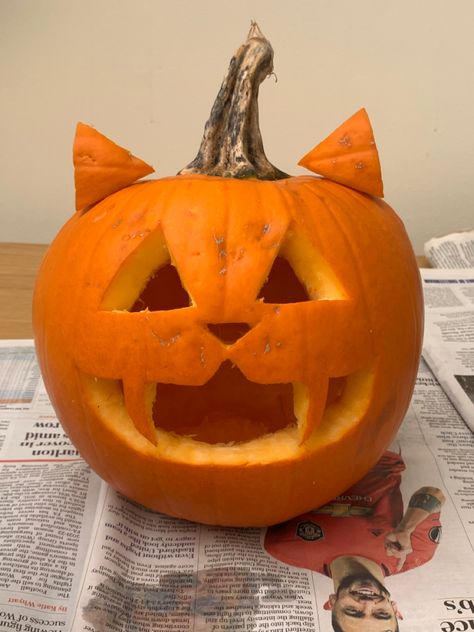 Pumpkin Carving Ideas Cat Butthole, Simple Pumpkin Ideas Carving, Carved Pumkins Ideas Cute, Capybara Pumpkin Carving, Carved Pumpkin Aesthetic, Preppy Carving Pumpkins Ideas, Cat Carving Pumpkins Ideas, Professional Pumpkin Carving, Animal Jack O Lantern Ideas