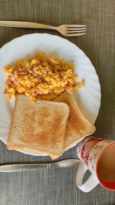 Breakfast Pictures Mornings, Breakfast Ideas Pictures, Food Snapchat Breakfast, Simple Breakfast Aesthetic, Scrambled Eggs And Toast, Bread And Egg, Scrambled Eggs Breakfast, Egg And Toast, Egg On Toast