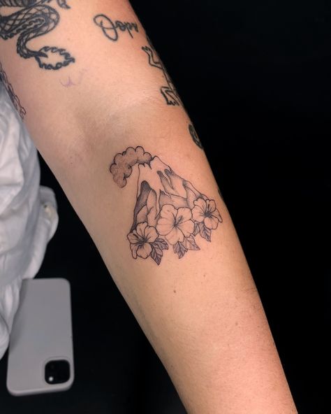 I like fine line tattoo 🌿you are welcome in this space 📍San Juan del Sur 🔥More information in my profile 📩Book your appointment to get a tattoo DM or WhatsApp #sanjuandelsur #austin #texas #canada #nicaragua #tattooideas #tattoo #germany Nicaragua Flower Tattoo, El Salvador Tattoo, Nicaragua Tattoo, Salvador Tattoo, Fine Line Tattoo, Line Tattoo, Fine Line Tattoos, Book Your Appointment, Line Tattoos