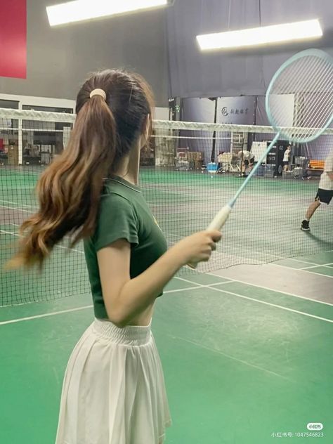 Badminton Girls Outfit, Badminton Aesthetic Girl, Badminton Girl Aesthetic, Badminton Photography, Badminton Girl, Badminton Aesthetic, Badminton Outfit, Badminton Pictures, Aesthetic Blurry Mirror Selfie