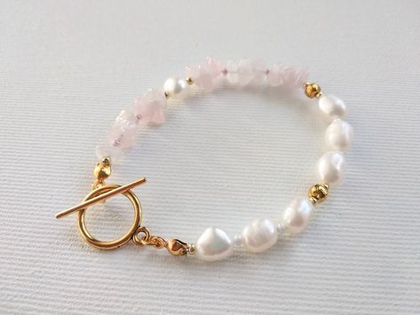 Three Strand Bracelet, Toggle Clasp Bracelet, Pearl Jewelry Design, Jewelry Making Kits, Toggle Necklace, Bracelets Diy, Clasp Bracelet, Toggle Bracelet, Boho Bracelet