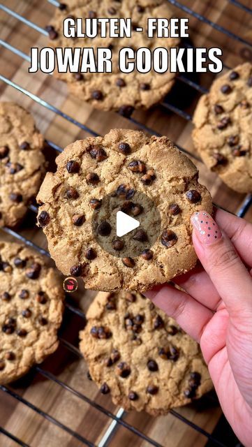 Henna Aggarwal on Instagram: "🍪GLUTEN-FREE Jowar Cookies🍪
Made a healthier version of the Choco Chip Cookies using Jowar Flour. These are Eggless, Gluten-Free, super crispy and delicious. 🤤

🍪Jowar Flour- 3/4 Cup
🍪Butter- 50 Gms
🍪Powdered Brown Sugar- 1/3 Cup
🍪Baking Powder- 1/2 Tsp
🍪Baking Soda- 1/4 Tsp
🍪Vanilla Essence- 1/4 Tsp
🍪Choco Chips- for Topping

#Cookies #CookiesOfInstagram #Biscuits #EgglessCookies #GlutenFree #GlutenFreeRecipes #eggless
[Cookies, Cookies Of Instagram, Biscuits, Eggless Cookies, Gluten Free, Gluten Free Recipes, Eggless]" Jowar Flour Cookies, Jowar Cookies, Eggless Cookies Recipes, Millet Cookies, Oat Cookie Recipe, Eggless Cookies, Choco Chip Cookies, Cookies Gluten Free, No Flour Cookies