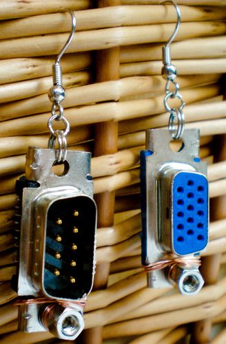 Upcycle Earrings, Computer Ideas, Waste Art, Recycled Earrings, Boho Jewelry Diy, Old Computer, Tech Jewelry, Hardware Jewelry, Diy Jewelry Holder