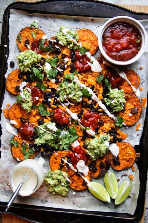 Black Bean Sweet Potato, Nightshade Free Recipes, Bean Nachos, Potato Nachos, Sweet Potato Nachos, Plant Based Soups, Sweet Potato Tacos, Dinner Vegan, Sweet Potato Black Beans