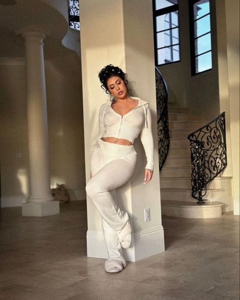 Kali Uchis Inspired Outfits, Kali Uchis Outfit Ideas, Mother Kali, Kali Uchis, Classy Girl, Concert Fits, Swaggy Outfits, Iconic Women, Korea Fashion