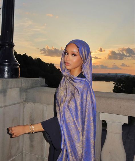 Hijabi Makeup Looks, Sunset Balcony, Tutorial Hijab Pashmina, Estilo Hijab, Hijabi Fits, Simple Hijab, Pashmina Hijab Tutorial, Modesty Outfits, Mode Turban