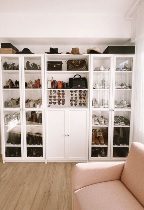 Ikea Purse Storage Ideas, Pax And Billy Combo, Billy Closet, Ikea Small Apartment, Hollywood Room, Billy Ikea, Ikea Closet, Dressing Room Closet, Closet Renovation