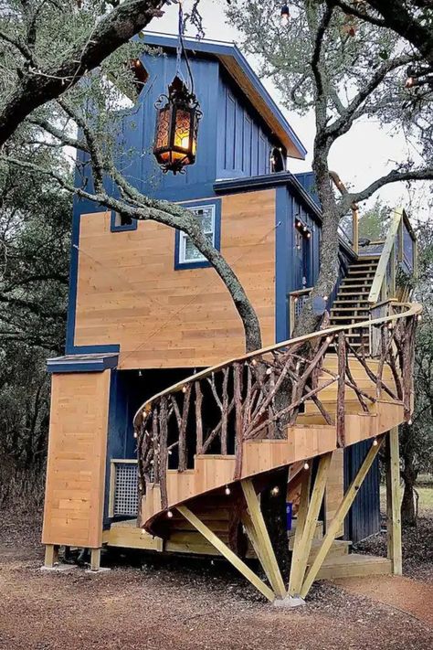 The Acorn tree house is a lovely tiny house treehouse destination that is small in size but large in style and comfort with vintage accents! This lovely Texas Airbnb Treehouse is an ideal example of how to make a tiny house fit your needs and style. Helical Staircase, Clay Fire Pit, Beautiful Tree Houses, Outdoor Bathtub, Outdoor Tub, Cool Places, Dome House, Rooftop Deck, House Beds