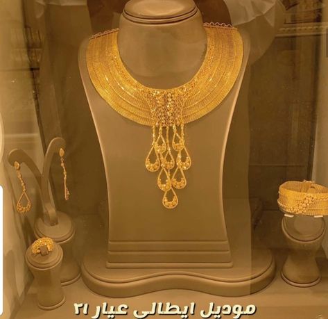 Arabian Jewellery, Mali Wedding, Bridal Ornaments, Gold Souk, Dubai Gold Jewelry, Bridal Jewellery Inspiration, Gold Schmuck, Elizabeth Jewelry, Work Necklaces