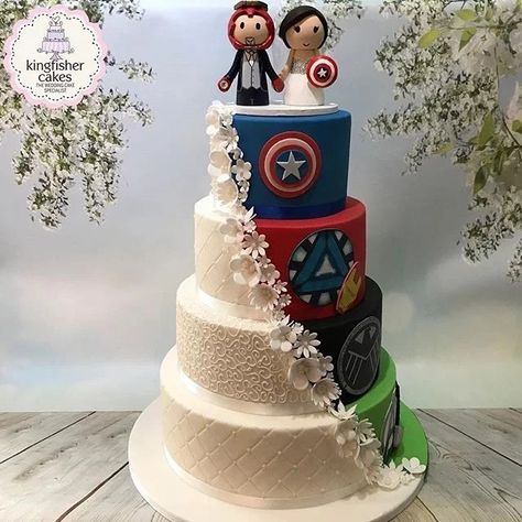 Avengers Wedding Theme, Marvel Wedding Decorations, Nerd Wedding Cake, Marvel Wedding Theme, Avengers Wedding, Superhero Wedding Cake, Avengers Merchandise, Wedding Cake Theme, Marvel Wedding