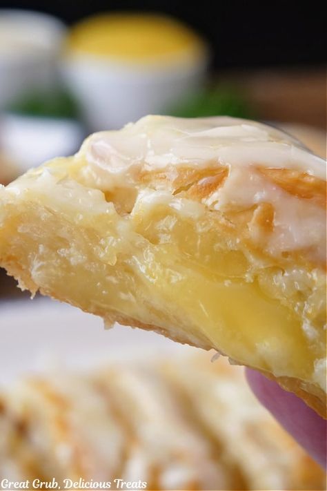 Lemon Puff Pastry, Pepperidge Farm Puff Pastry Recipes, Braided Puff Pastry, Lemon Pastry, Puff Pastry Ingredients, Delicious Lemon Desserts, Pastries Recipes Dessert, Pepperidge Farm Puff Pastry, Lemon Treats