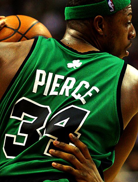 Paul Pierce Boston Celtics Basketball, Celtic Pride, Paul Pierce, I Love Basketball, Chic Summer Style, Celtic Fc, Sports Coach, Nba Legends, Basketball Legends