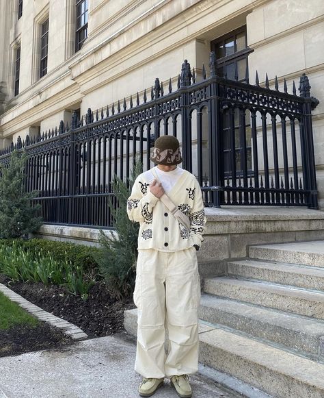 Cream Streetwear Outfit Men, Cream Streetwear Outfit, Light Academia Outfit Men, Cream Knitwear, Streetwear Outfit Men, Light Academia Outfit, Alternative Streetwear, Masculine Clothing, Cream Outfit