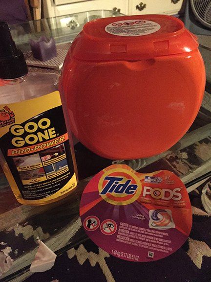 Tide Pods Container, Laundry Soap Container, Plastic Container Crafts, Laundry Detergent Container, Reuse Containers, Detergent Container, Goo Gone, Fake Pumpkins, Tide Pods