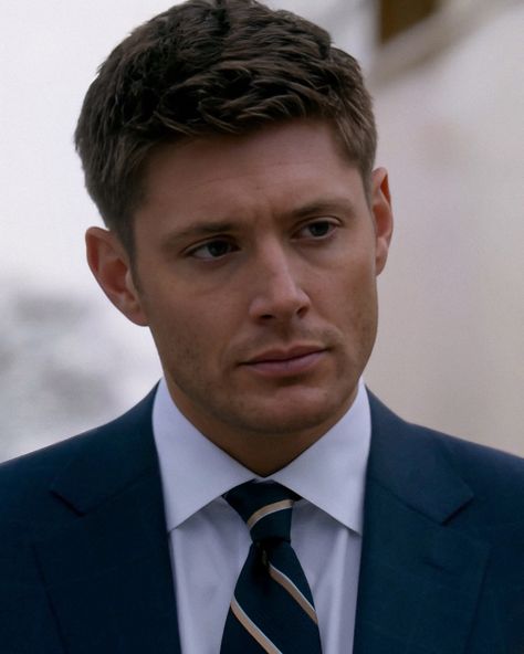 Dean From Supernatural, Dean Winchester Supernatural, Dean Supernatural, Dean Winchester Hot, Classic Mens Haircut, Sam And Dean Supernatural, Jesen Ackles, Supernatural Actors, Supernatural Dean Winchester