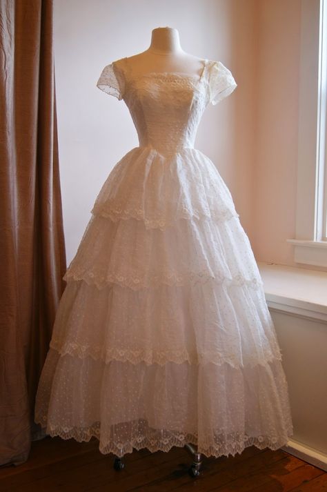 Vintage Wedding Dress 1950s, 1950s Wedding Dress, Vintage Clothing Store, Vintage Clothing Boutique, Vintage Wedding Dresses, Dream Wedding Ideas Dresses, Tea Length Wedding Dress, Clothing Vintage, Bridal Salon