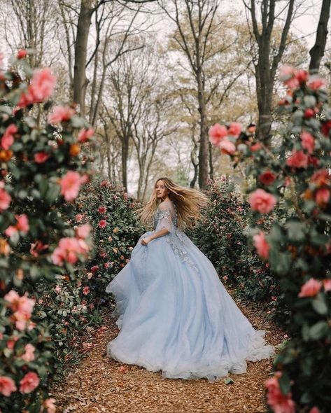 Era Victoria, Fairytale Photoshoot, Quinceanera Photoshoot, Debut Photoshoot, Fairy Photoshoot, Old Dress, Quinceanera Photography, Fairytale Aesthetic, Royalty Aesthetic