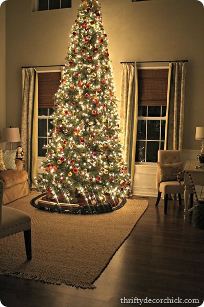 When the only lights in the house on are Christmas lights... My favorite time of year!!!! Tree In House, Christmas Tree Party, Tall Christmas Trees, Pretty Christmas Trees, Thrifty Decor Chick, Thrifty Decor, Beautiful Christmas Trees, Merry Little Christmas, Christmas Love